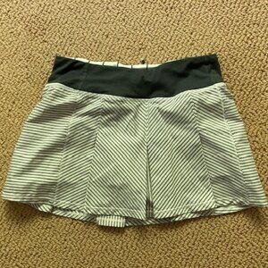 Adorable Lululemon skort or skirt